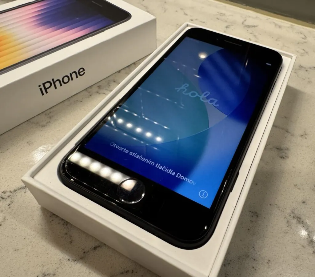 Apple iPhone SE 128GB – BLACK 3rd Gen 2022 – unlocked A2595 w orig box