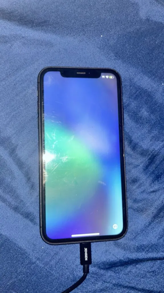 Appl iPhone 11 LOCKED 128GB