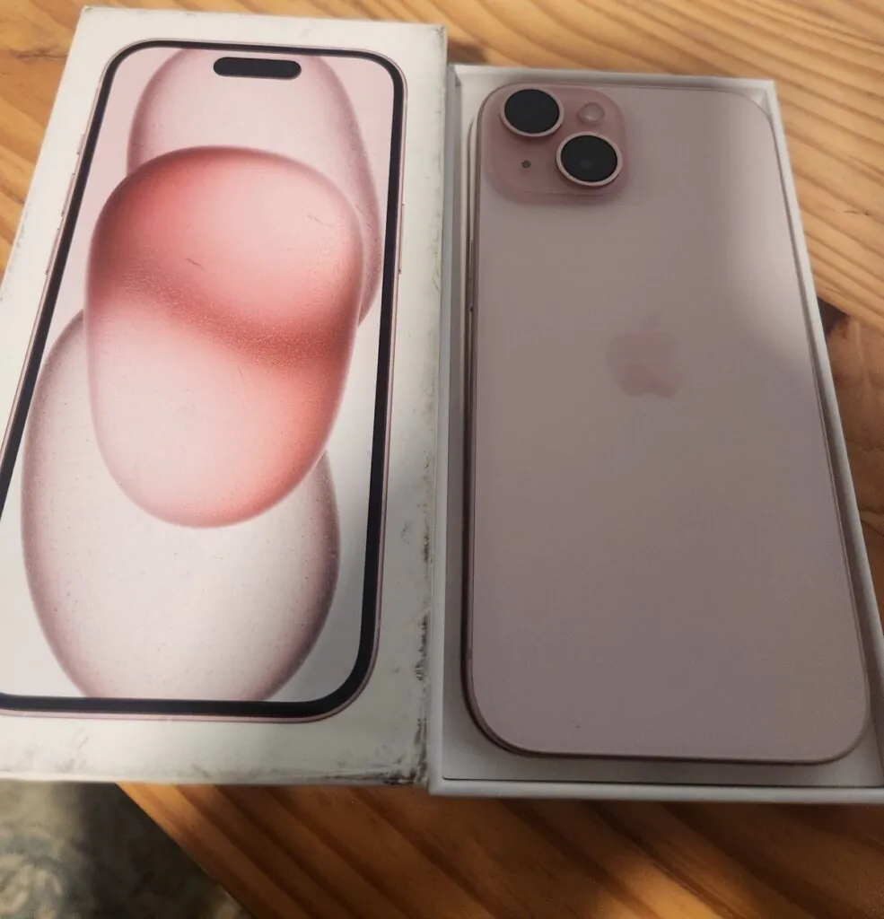 Unlocked Apple iPhone 15 – 128GB – Pink – Perfect Condition With Original Box