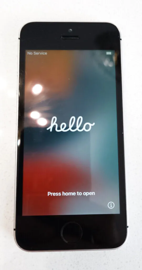 Apple iPhone SE |1st Gen |64 GB Space Gray |A1662 |T Mobile Carrier |No Sim Card