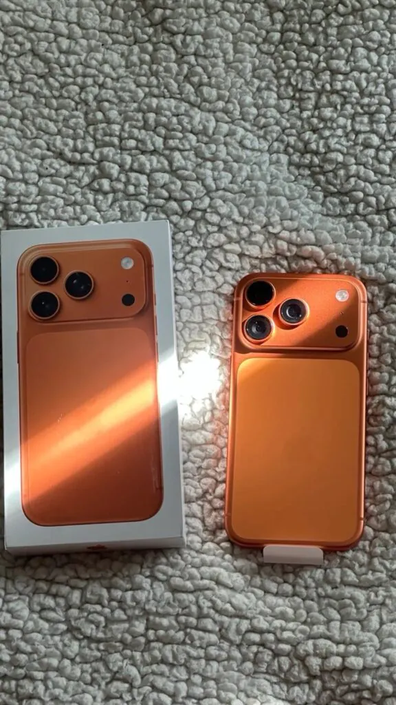 Apple iPhone 17 Pro 256GB, Cosmic Orange