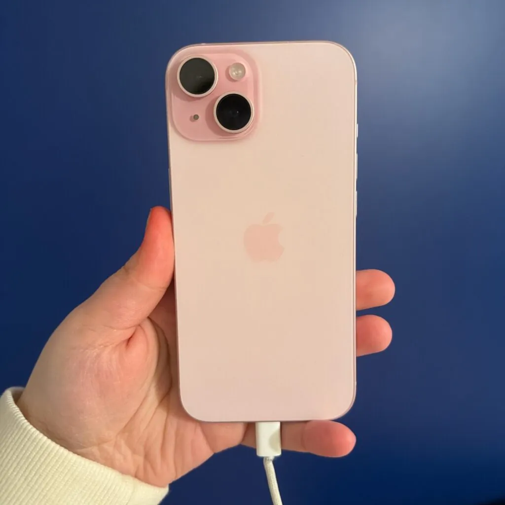Apple iPhone 15 – 128 GB – Pink (Unlocked). Used.