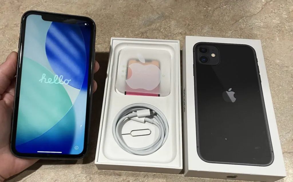 Apple iPhone 11 with Box & Charge Wire, Locked to Straight Talk, EXCELLENT