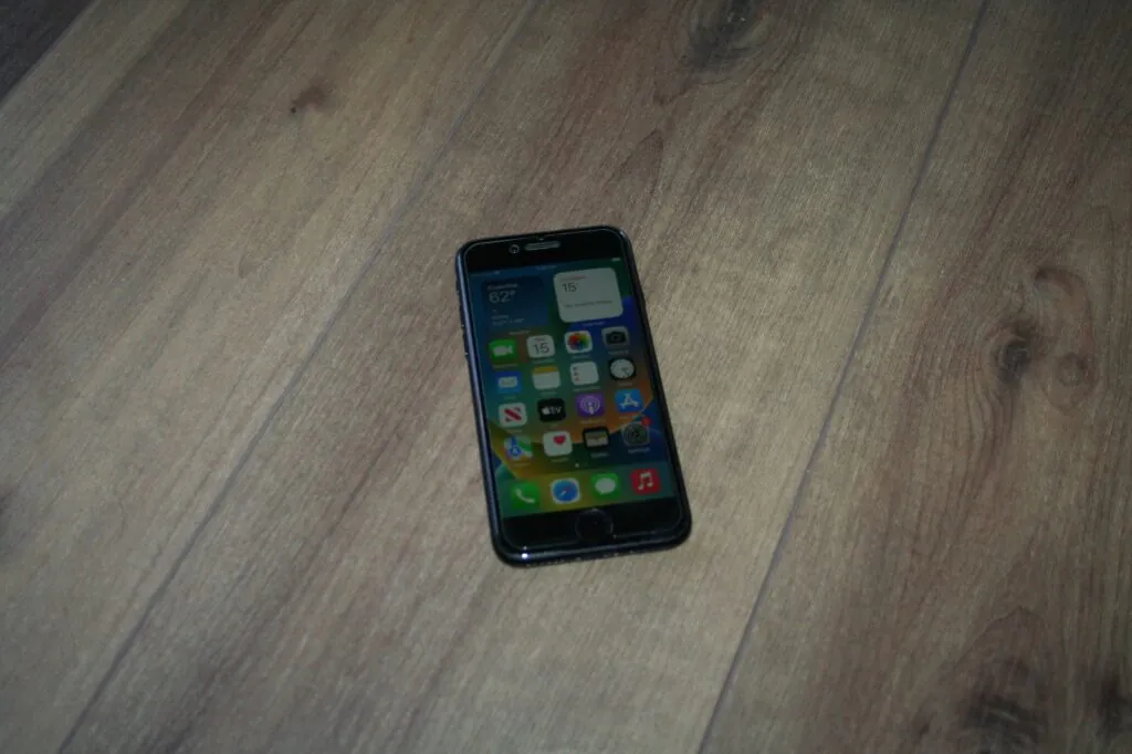 Apple iPhone SE (2020) – 64 GB – Black (Unlocked) Dual SIM (eSIM + SIM)