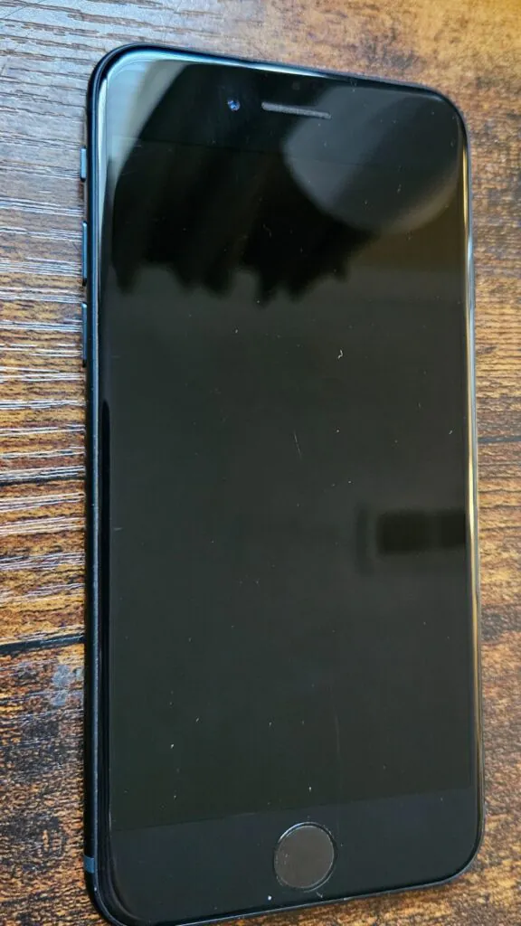 Apple iPhone SE (2022) – 64GB/128GB – GUC – Factory Unlocked Blue, Red, Silver