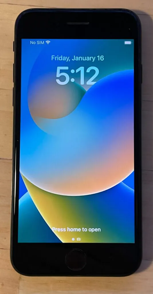 Apple iPhone SE 2 (2020) 64GB Black – Very Good Condition – FREE S&H *UNLOCKED*