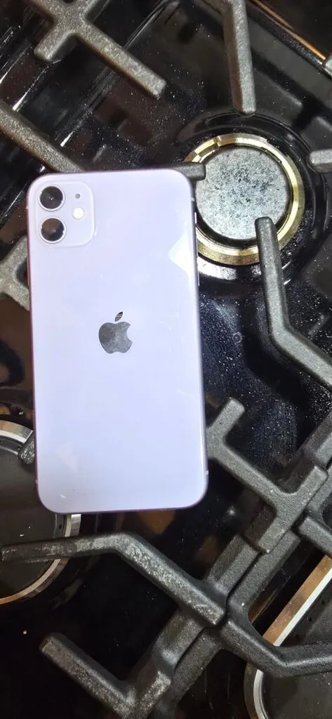 Apple iPhone 11 – 128 GB – Purple (Unlocked)