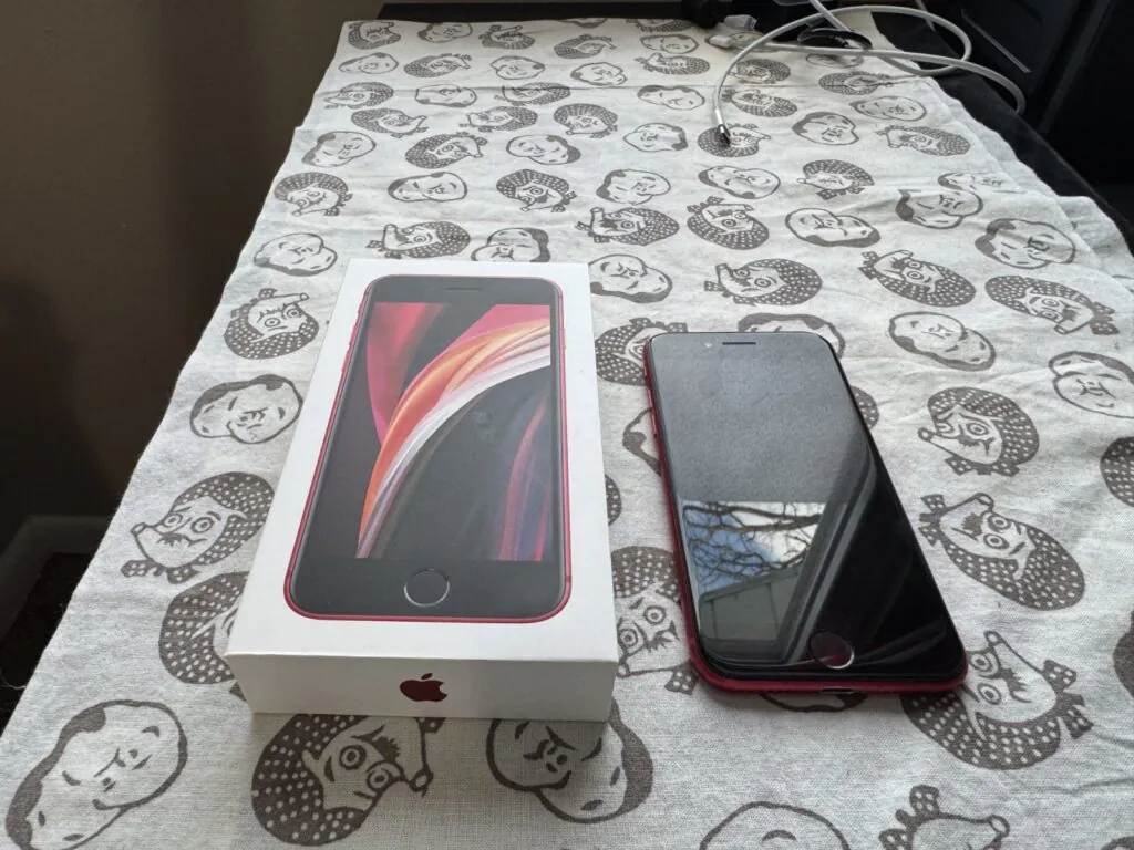 Apple iPhone SE (2020 2nd Gen A2275) – 64 GB – (PRODUCT)RED (Unlocked)