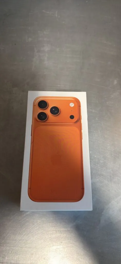 Apple iPhone 17 Pro – 256 GB – Cosmic Orange (AT&T)