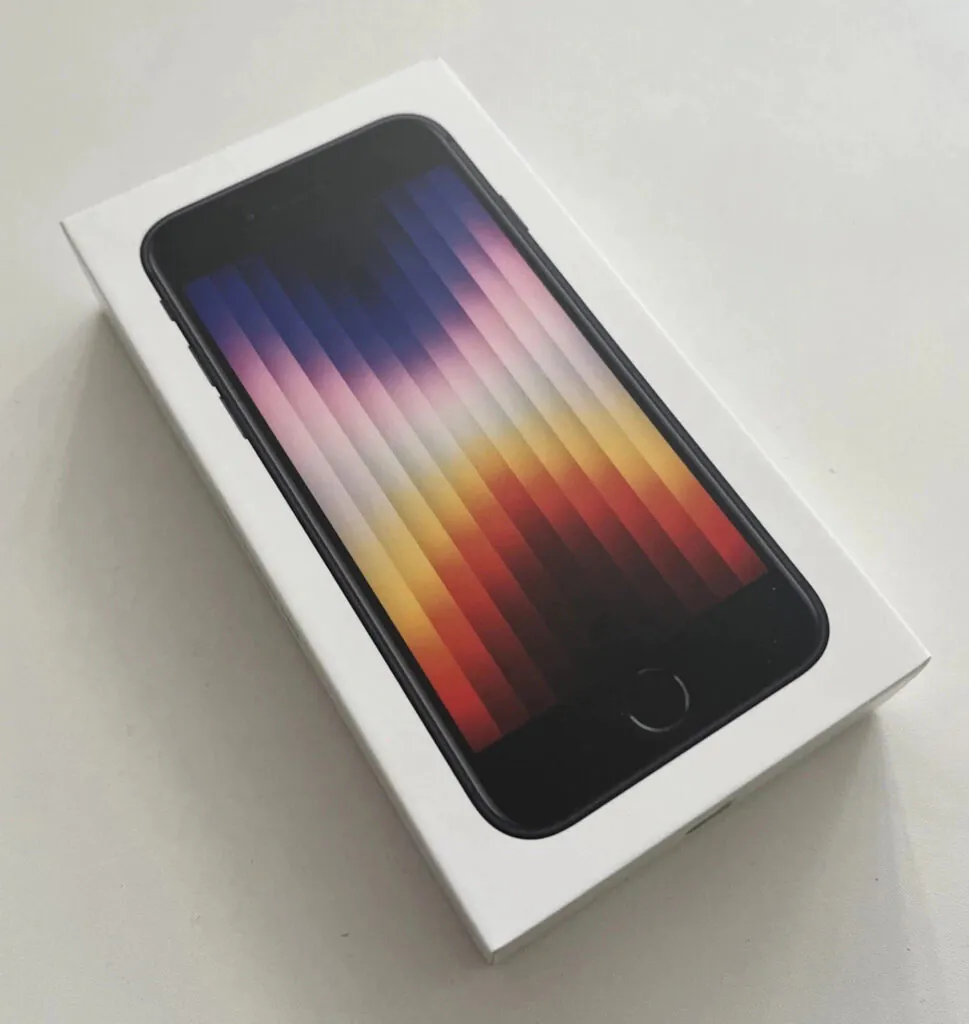 NEW Apple iPhone SE 2022 3rd Gen 64/128/256GB Unlocked Sealed All Colors 2Yr wty