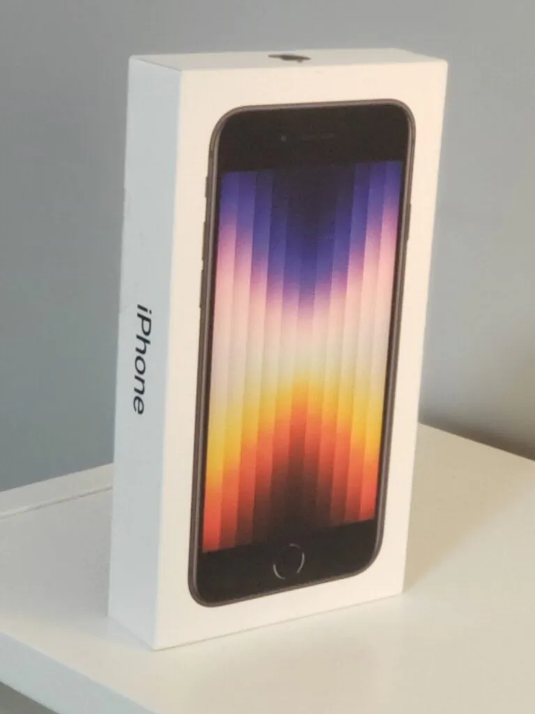 New!! Sealed!! Apple iPhone SE -2022 – 64 GB – Midnight (Straight Talk & Total)