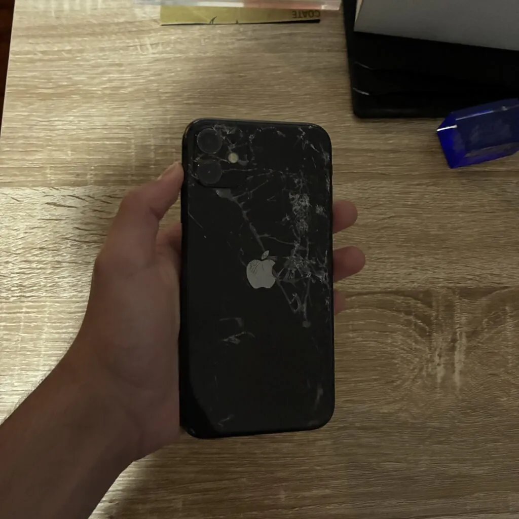 Apple iPhone 11 – 64GB – Black (Unlocked) A2221 (CDMA + GSM)