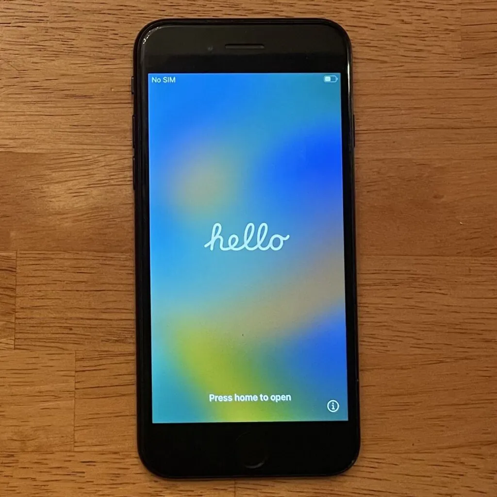 Apple iPhone SE (2020) – 64 GB – Black (Unlocked)