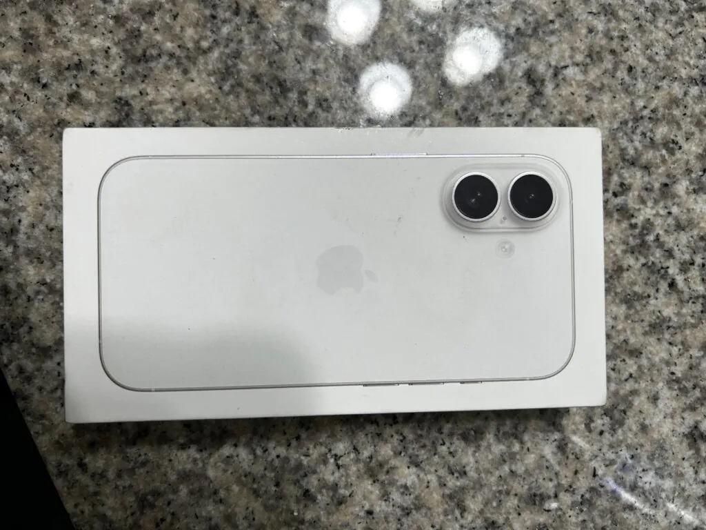 Apple iPhone 16 – 128 GB – White (Unlocked)