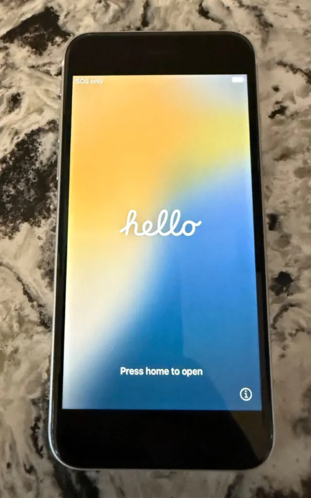 Apple iPhone SE (2022) 3rd Gen – 64 GB – White (Unlocked) Excellent Condition