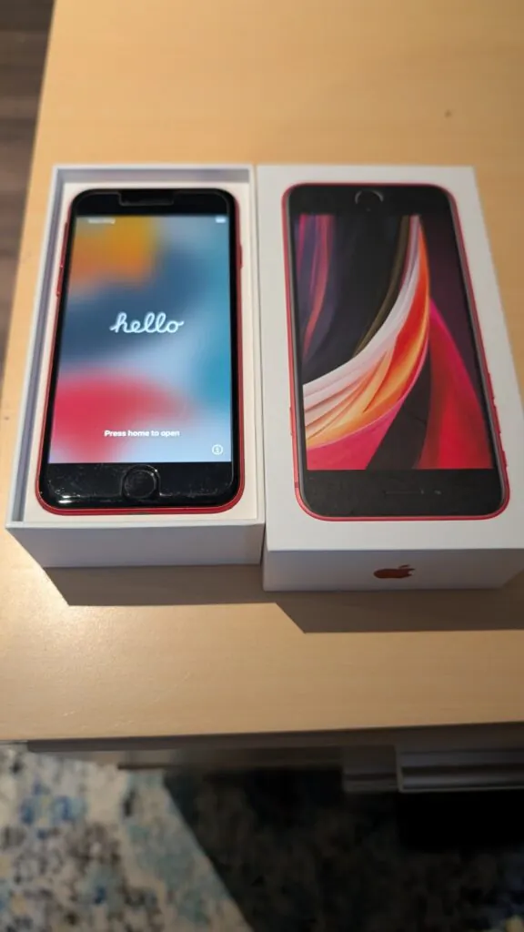 Apple iPhone SE (2020) – 64 GB – RED (Unlocked)