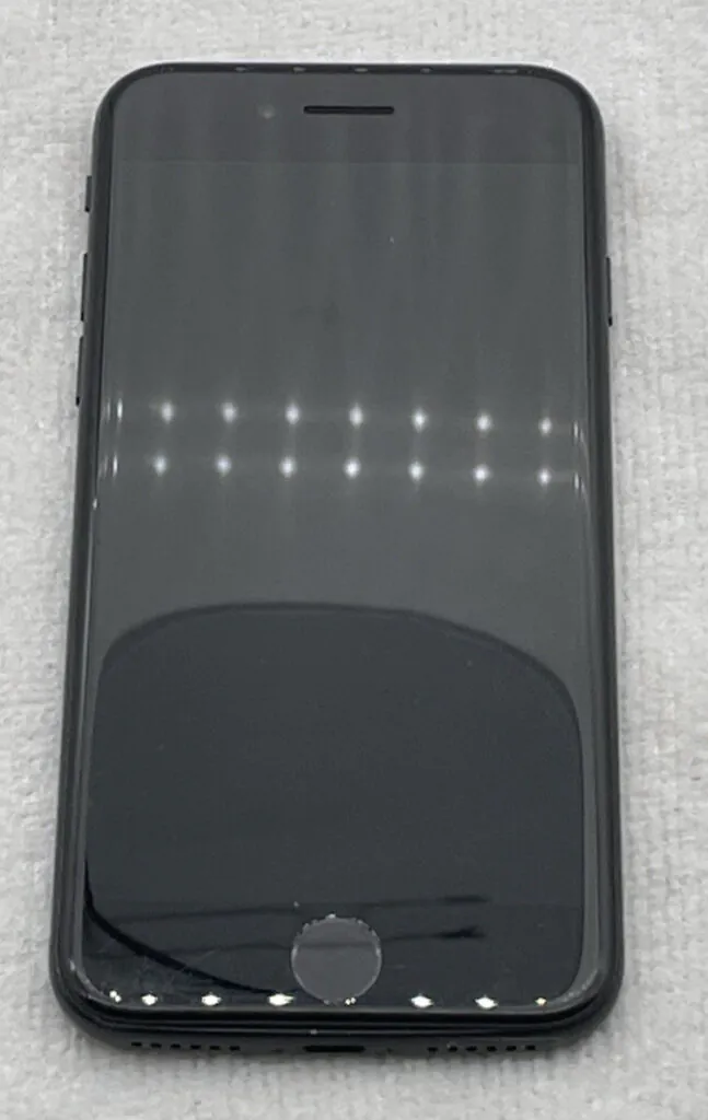 Apple iPhone SE 2nd Gen (Unlocked) 64GB A2275 Black – Grade C – READ