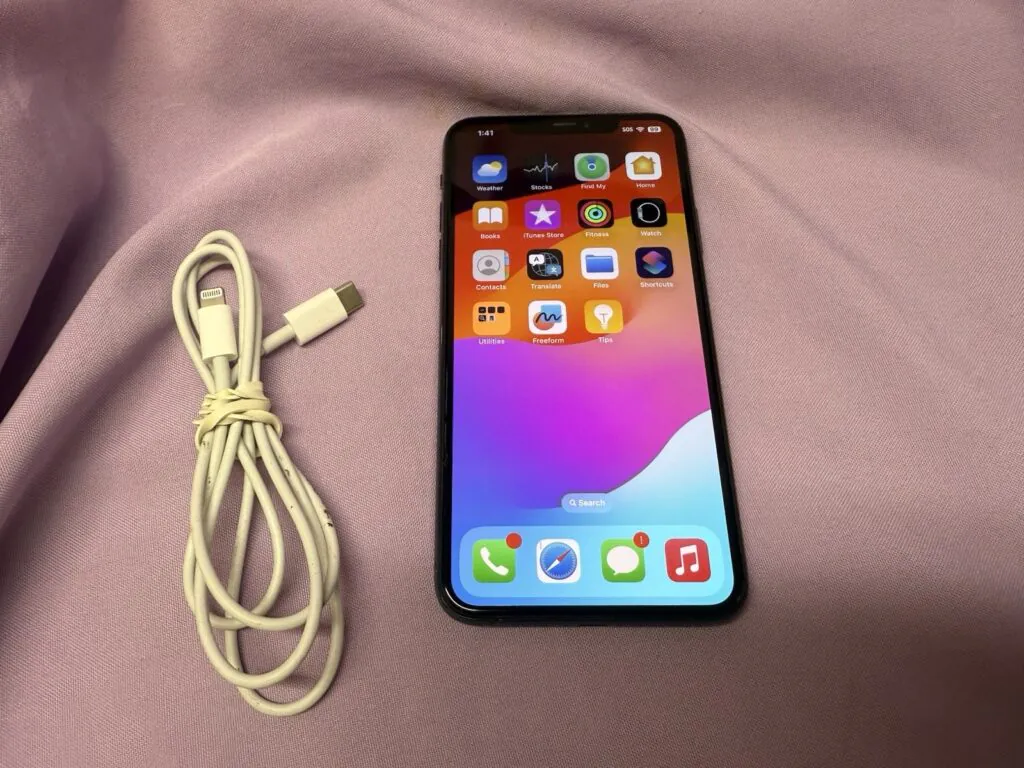 Apple iPhone 11 Pro Max 64GB Unlocked! Works Great! Excellent Condition!