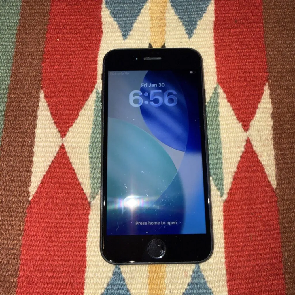 Apple iPhone SE (2022) 3rd Gen – 64 GB – White (Unlocked) Excellent Condition