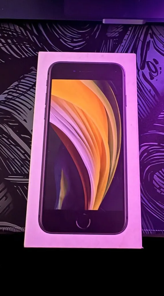 Apple iPhone SE (2020) (Unlocked)