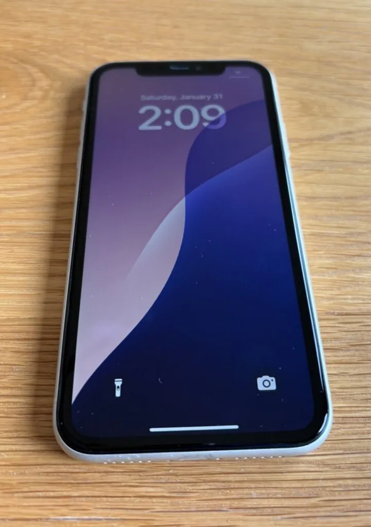 Apple iPhone 11 White 128GB Unlocked  *Read Description*