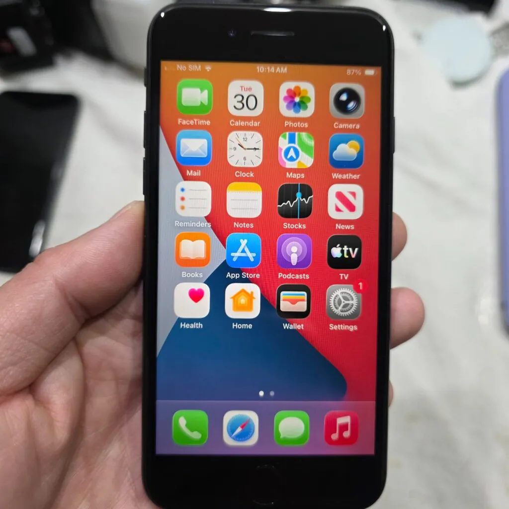 Apple iPhone SE 2nd Gen (2020) – 64 GB – Black – Total Wireless – Mint -98% Batt