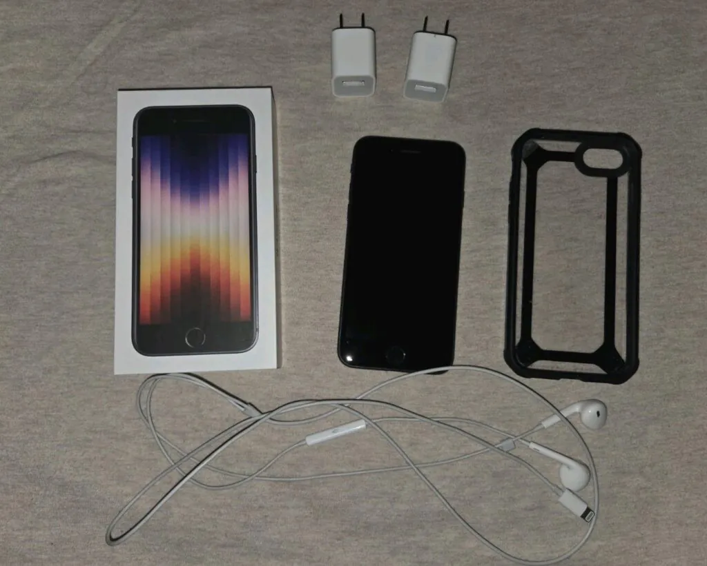 Apple iPhone SE (3rd Generation, 2022) Unlocked, Midnight Black, 64gb