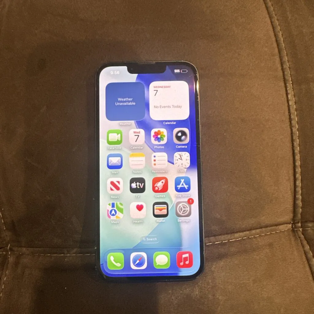 iPhone 13 (Boost Mobile) 128gb Smartphone A2482 ** Clean Imei**