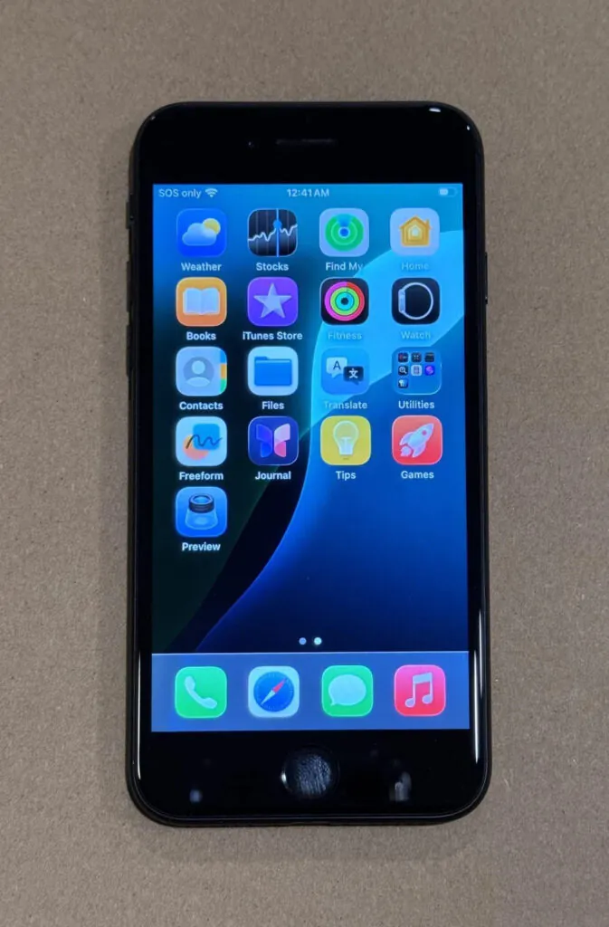 Apple iPhone SE 2020 Black, 64GB – FACTORY UNLOCKED – FAIR CONDITION batery 90%