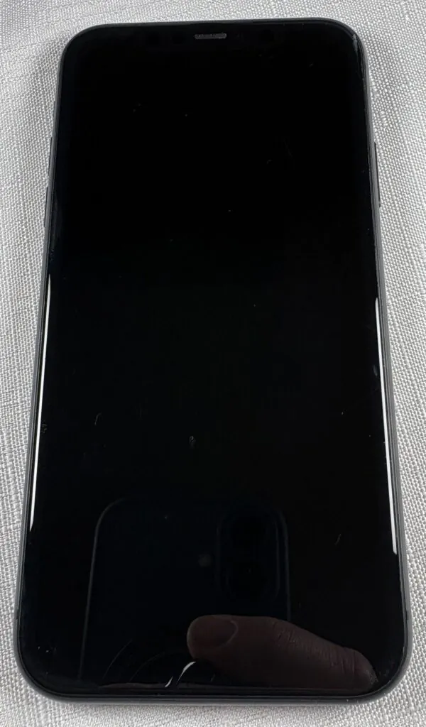 Used iPhone 11 Good Condition No Carrier Lock – Black – 64GB – Model # NWKM2LL/A