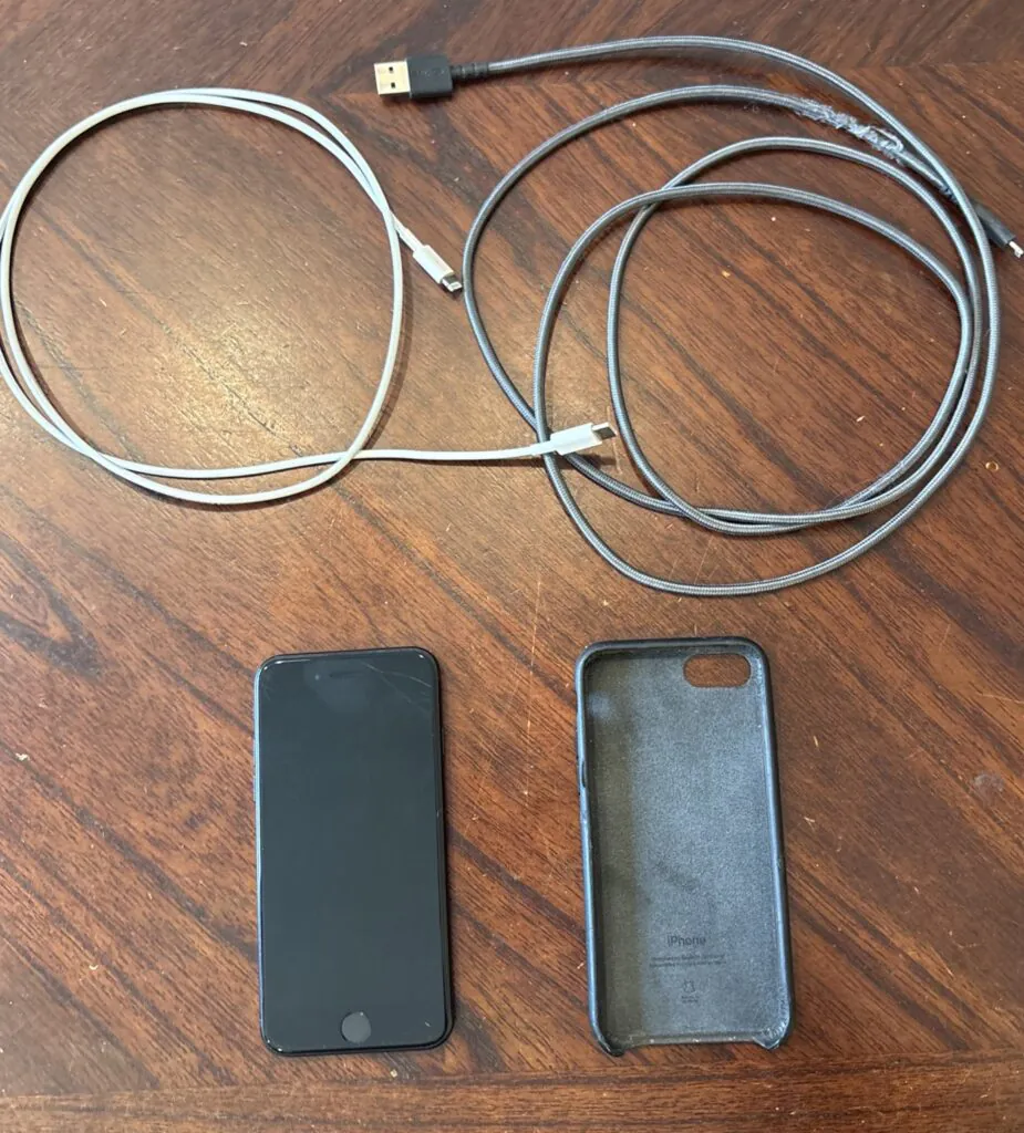 Apple iPhone SE 3rd Gen A2595 64GB Midnight – Unlocked – Works