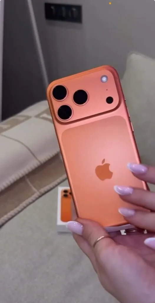 iPhone 16 read description