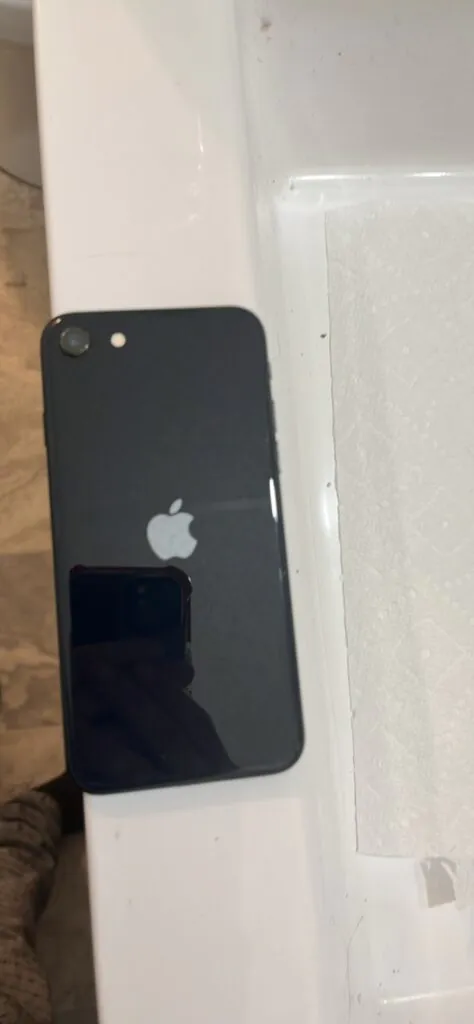 Apple iPhone SE (2022) – 64 GB – Midnight (Unlocked)