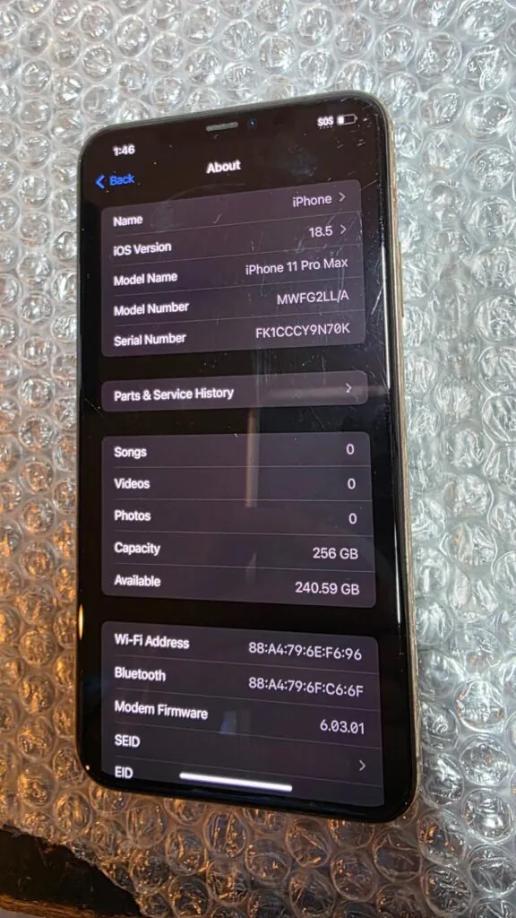 iPhone 11 Pro Max – 256 GB Gold  (Unlocked) – Very Small Crack on Back