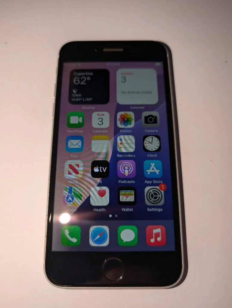 Apple iPhone SE (2020) – 64 GB – White (Unlocked)