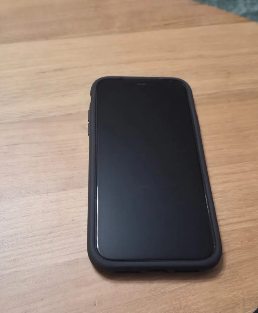 Apple iPhone 11 – Black (Unlocked)