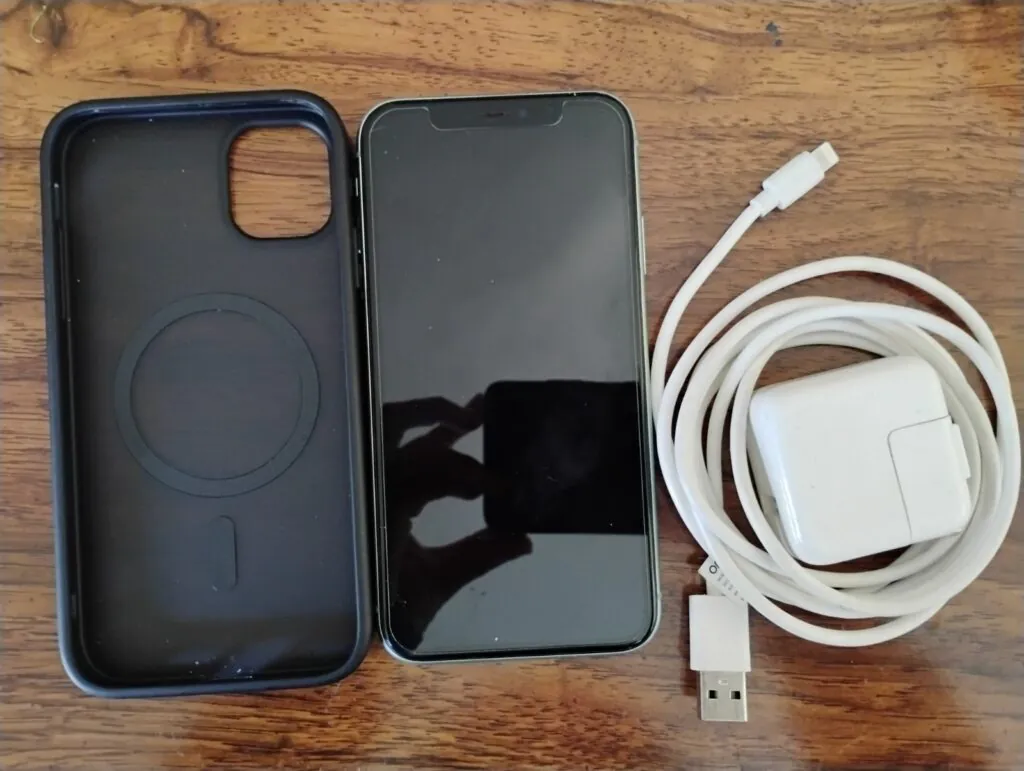 Apple iPhone 11 – 64 GB – White (Unlocked)