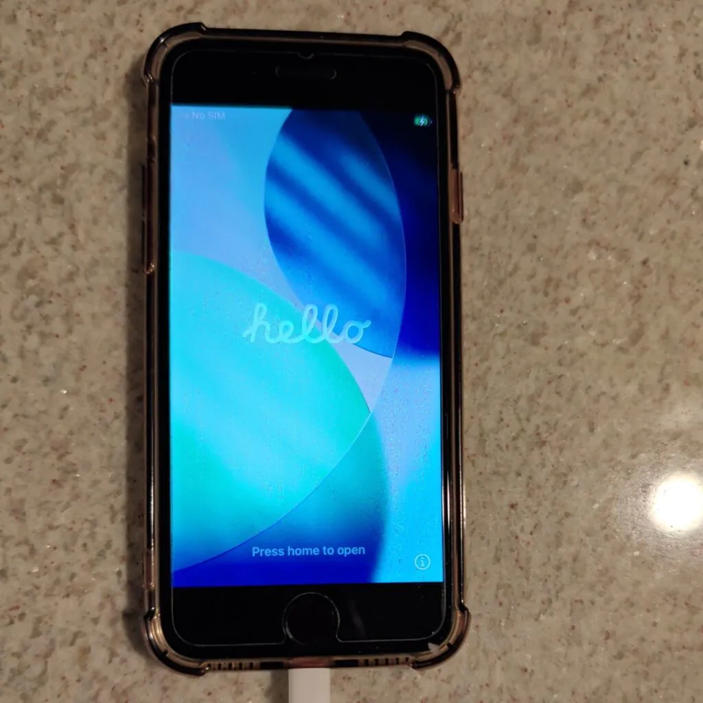 Apple iPhone SE 3rd Gen 128GB – Red – Consumer Cellular – 100% Batt – Excellent