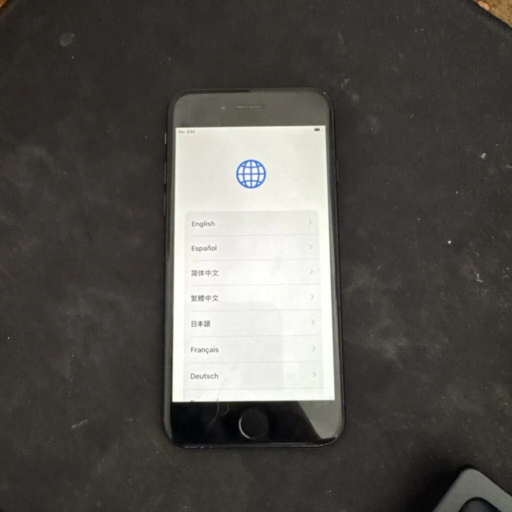 Apple iPhone SE (2020) – 64 GB – Black (Unlocked)