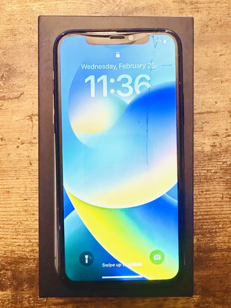 Apple iPhone 11 Pro 256GB A2160 Midnight Green (Unlocked) Smartphone – Broken