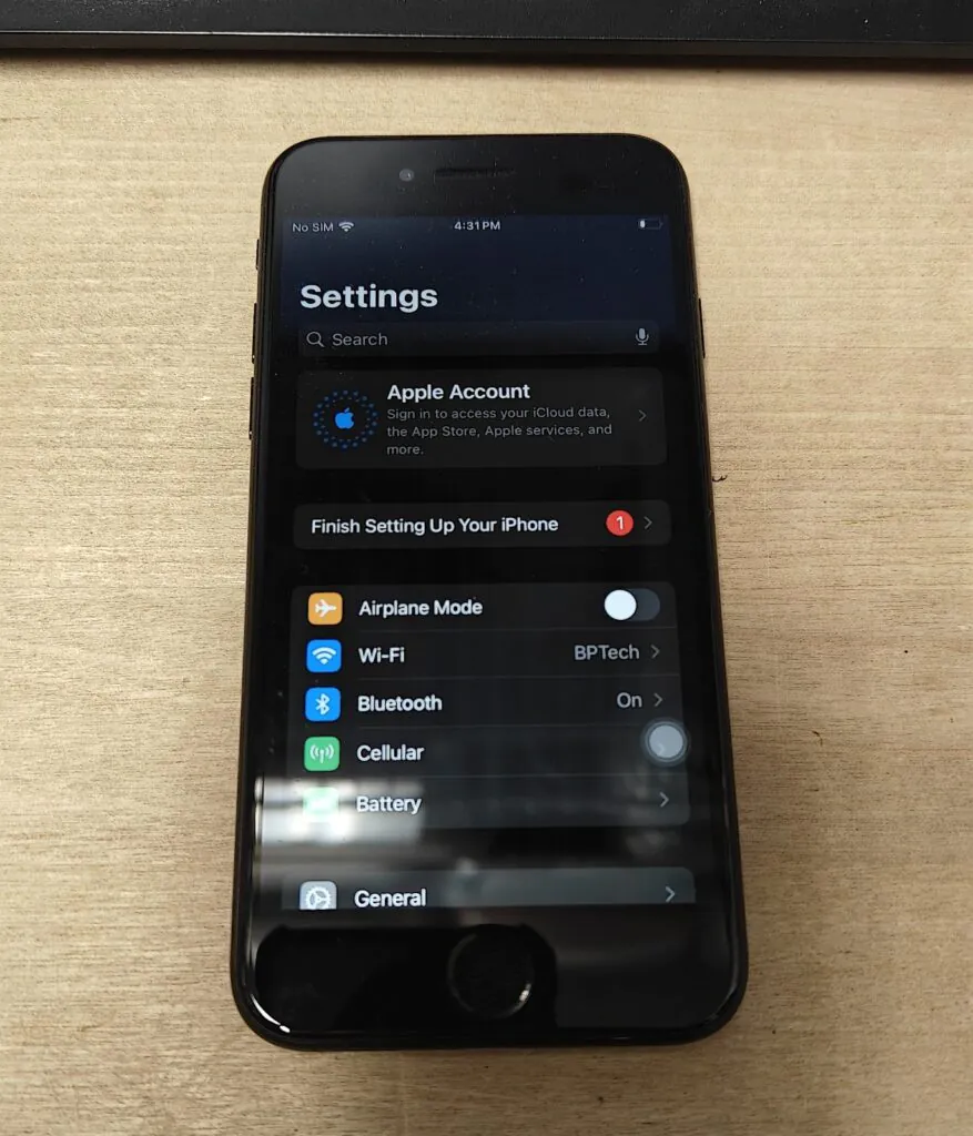 Apple iPhone SE (2020) – 64 GB – Black (Unlocked) AS-IS