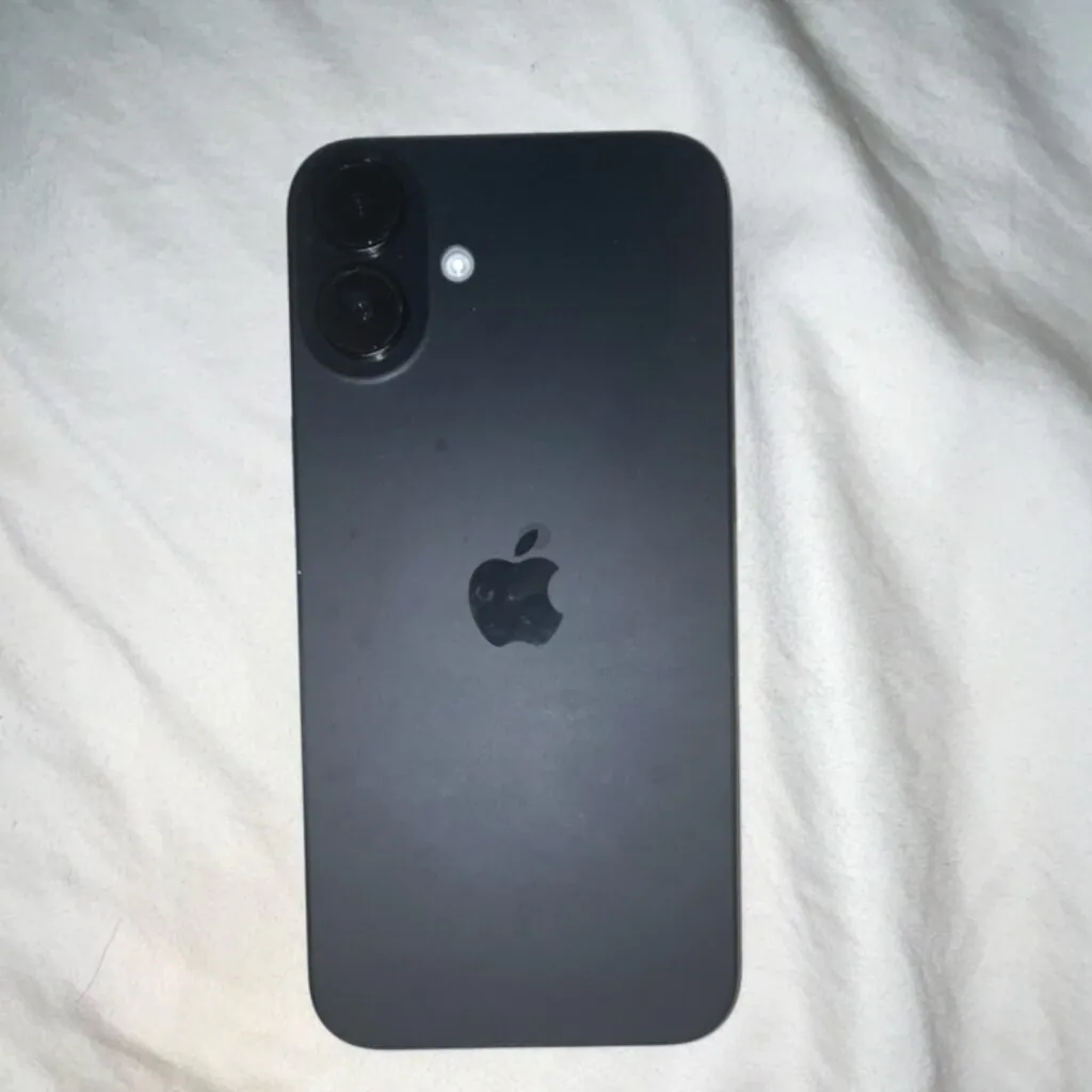 Cracked iphone 16 plus