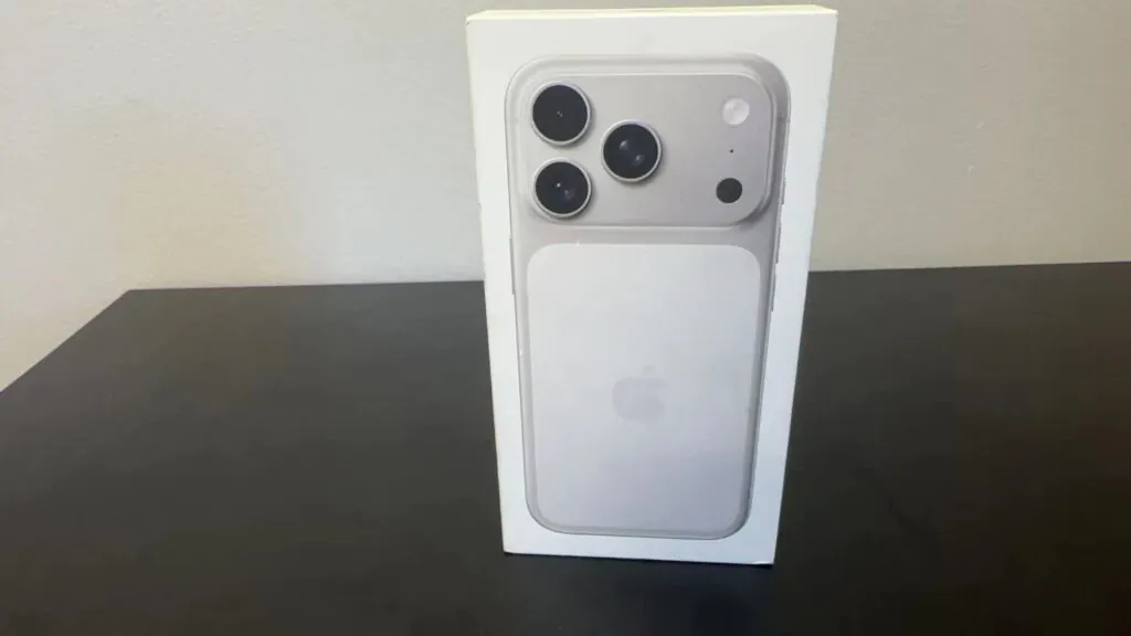 New Sealed Apple iPhone 17 Pro Max 1TB Silver Unlocked Apple Warranty *Sealed*