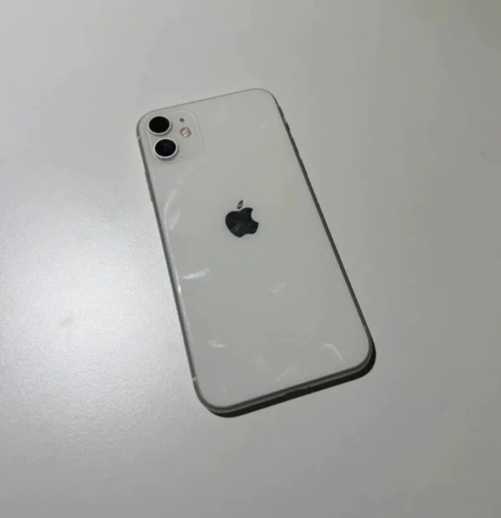 Apple iPhone 11 – 64 GB – White (Unlocked)