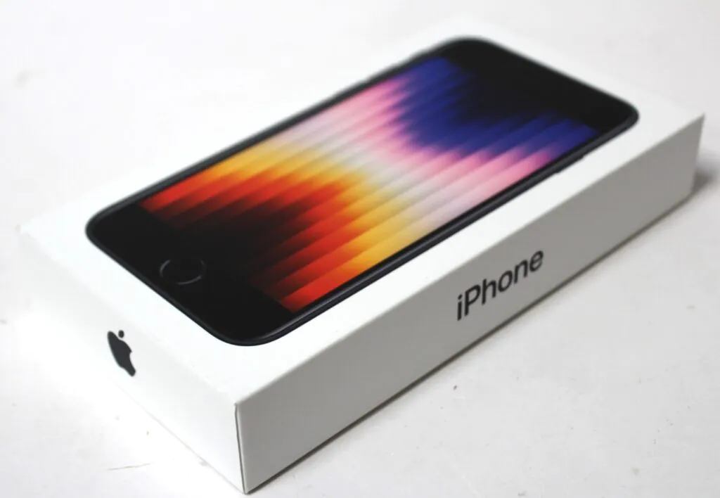 Apple iPhone SE (2022) 5G 64GB Midnight (Factory Unlocked) NEW OTHER SEALED