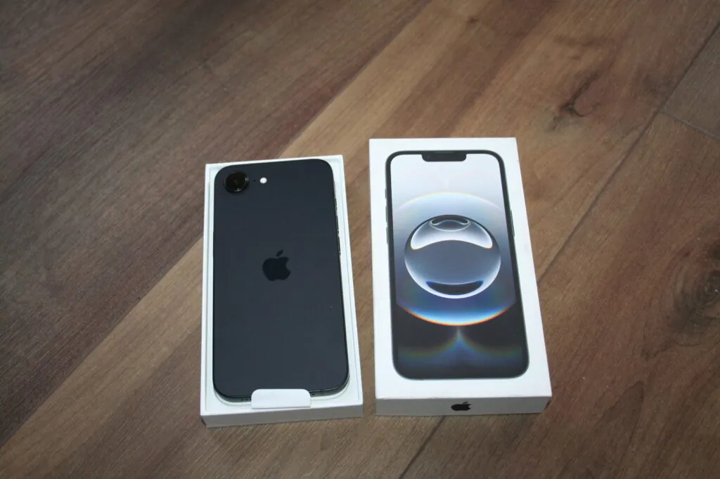 Apple iPhone 16e – 128 GB – Black (Unlocked) Dual eSIM