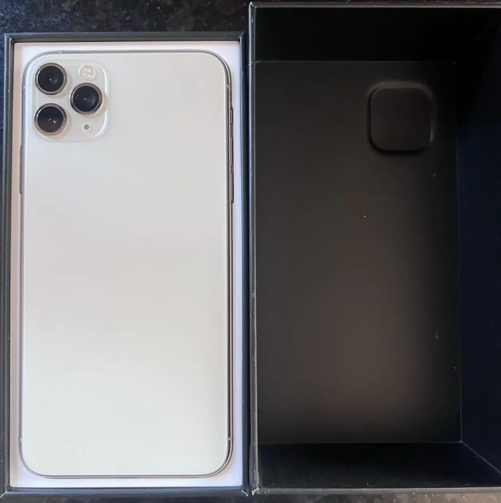 Apple iPhone 11 Pro Max 64GB Silver Unlocked Smartphone