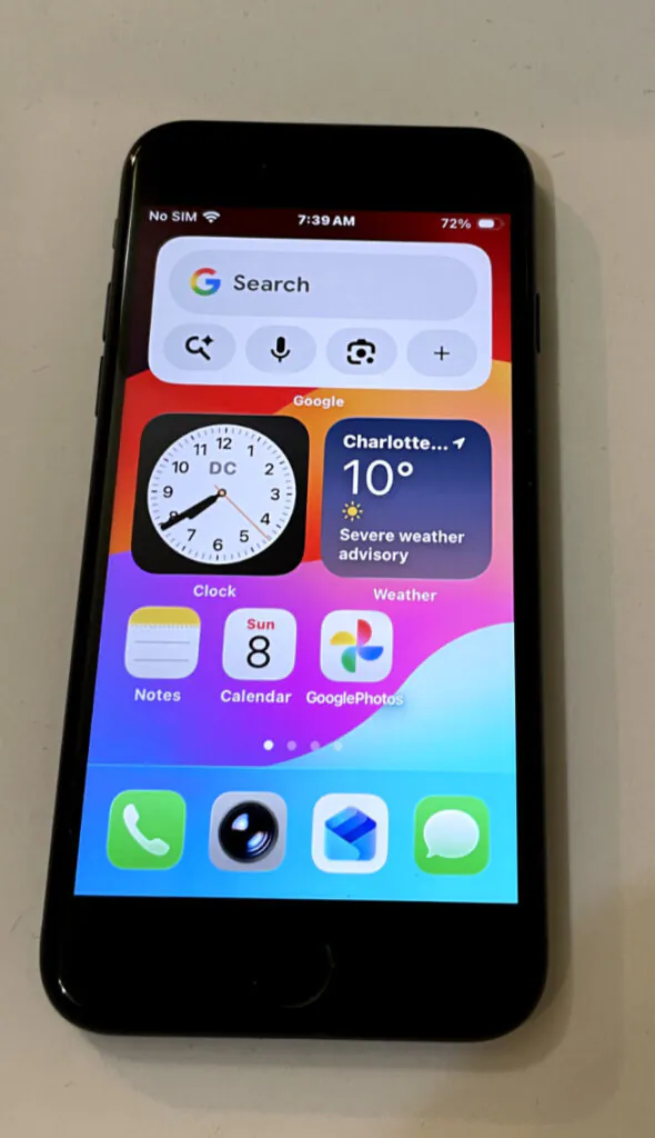 Apple iPhone SE (2020) – 64 GB – Black (Unlocked)