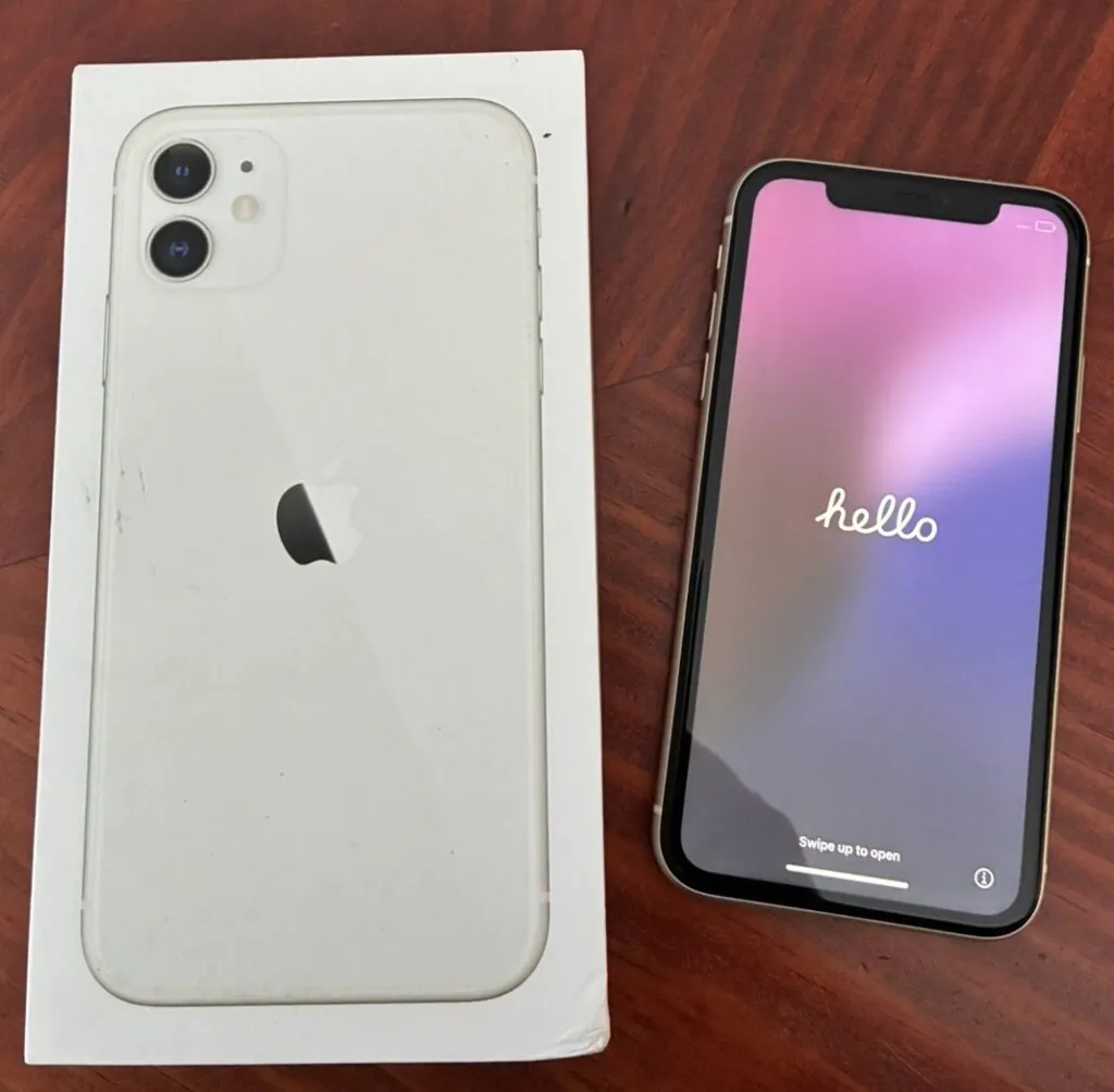 Apple iPhone 11 A2111 T-Mobile Only 64GB White in excellent condition