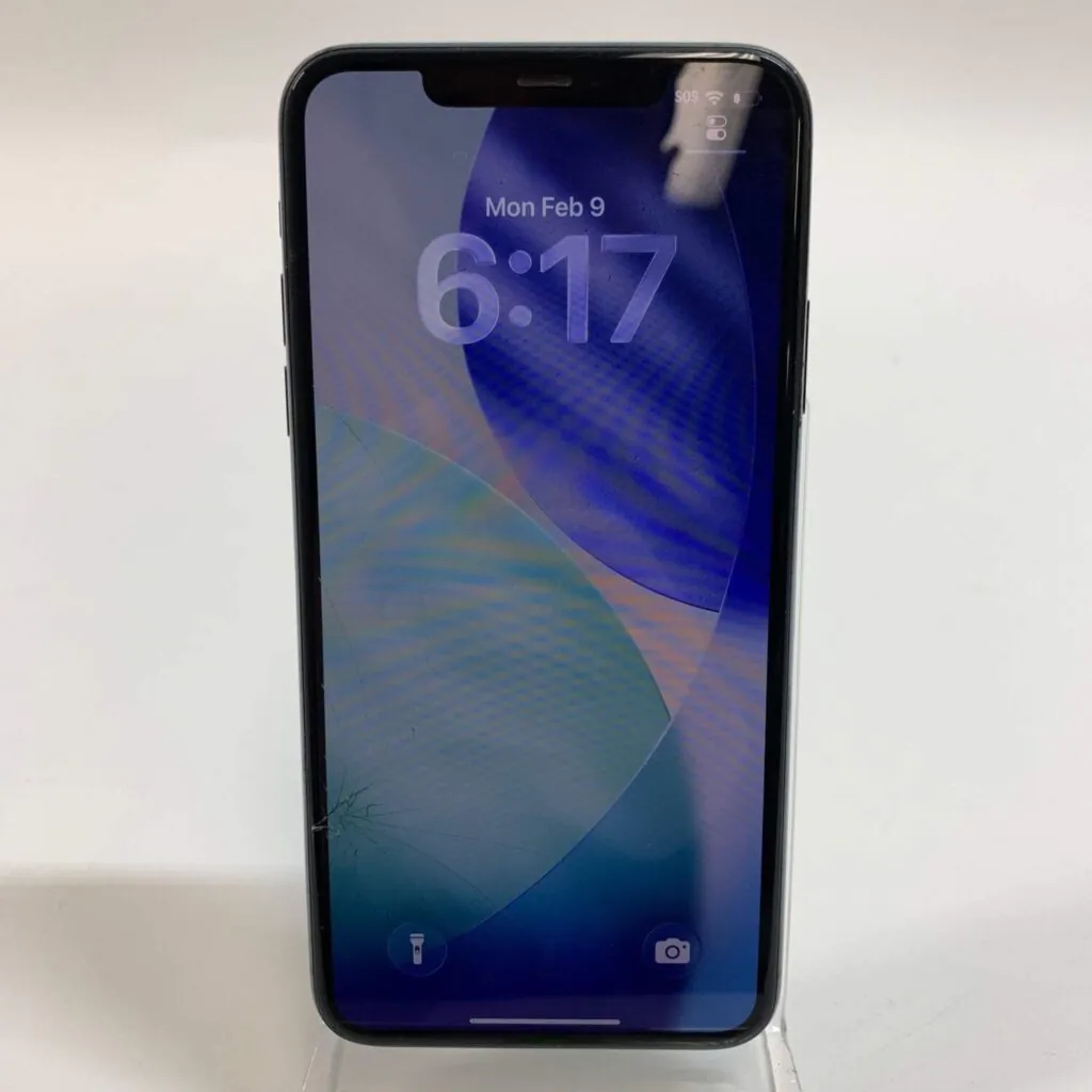 Unlocked Apple iPhone 11 Pro Max 64GB 26.2.1 MWG52LL/A Cracked